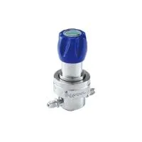 Регулятор AMFLO UHP AU24 Материал: Код S (Body-SUS316L VAR; Gland-SUS316L;Poppet, Nozzle,Diaphragm-Hastelloy®C-22; Seat: PCTFE) ; Поверхность 0.13 um; 3х портовый с манометром, вх. давл. 159 бар, CV-0.45