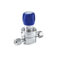 Регулятор AMFLO UHP AU22 Материал: Код Z (Body,Poppet, Nozzle,Diaphragm,Gland-SUS316L,Seat: PCTFE) ; Поверхность 0.13 um; ; 3х портовый с манометром, вх. давл. 20.6 бар, CV-1.1